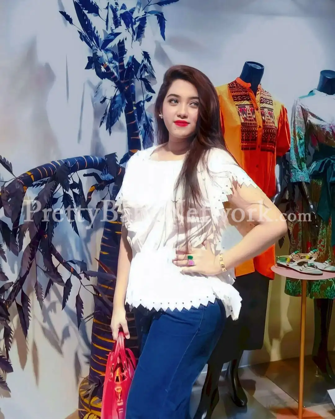 Premium Muslim Beauty Raisa - VIP Escort in Gaur City, Greater Noida